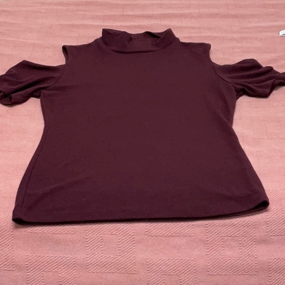 Express women’s cold shoulder mock turtleneck short sleeve tee, size M - Picture 4 of 6